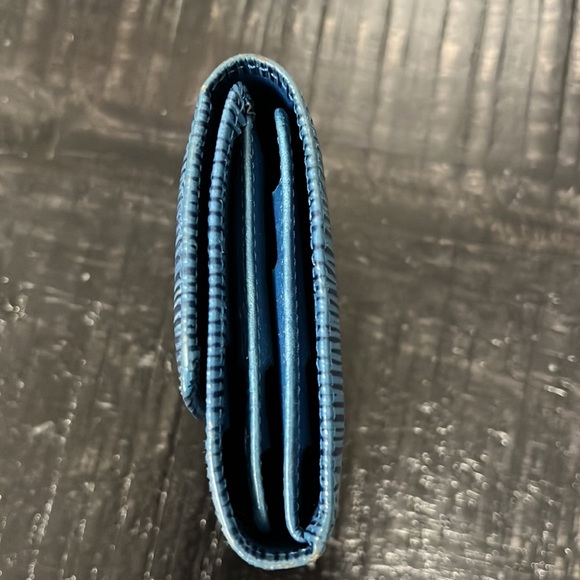 Authentic LV 12 slot card holder - Picture 5 of 7